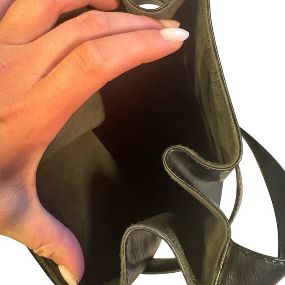 Louis Vuitton Petite Noé – Black Epi Leather – Authentic - Picture 4 of 4